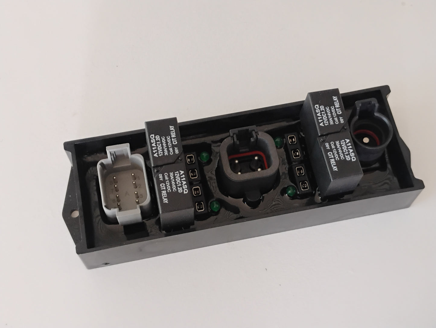 Motorsports 4 circuit relay module with connectors