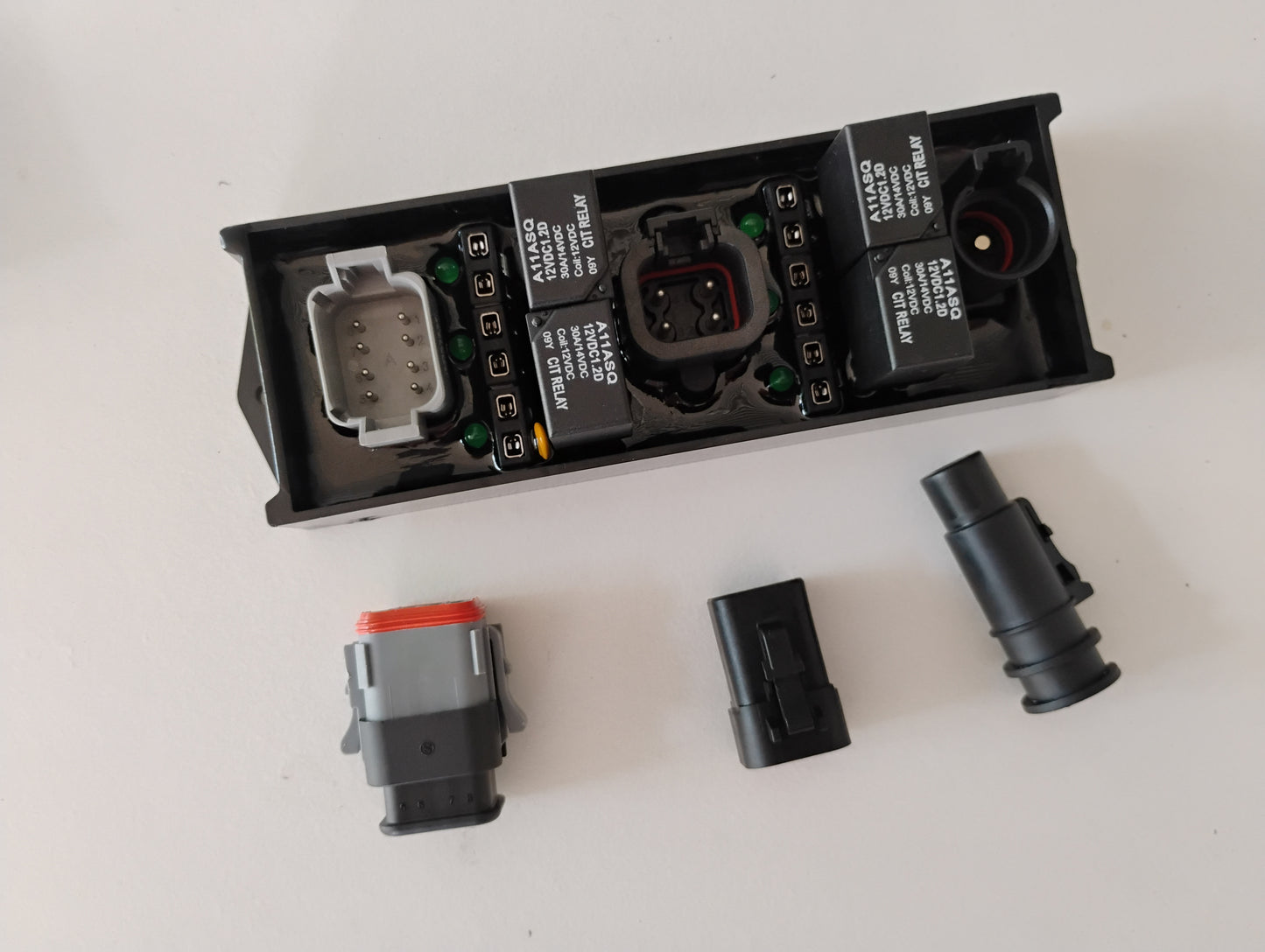 Motorsports 4 circuit relay module with connectors